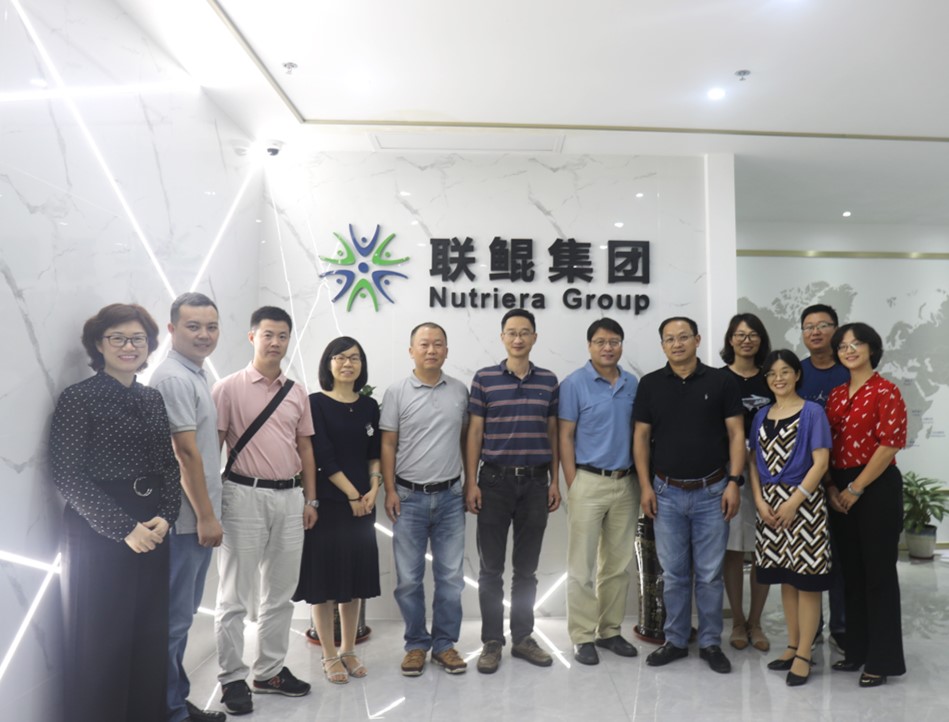Xiang Jinwen, Secretario del Comité del Partido de la Escuela de Pesca de la Universidad Agrícola de Huazhong, y Zhang Yongan, Decano de la Universidad Agrícola de Huazhong, visitaron el Grupo Nutriera