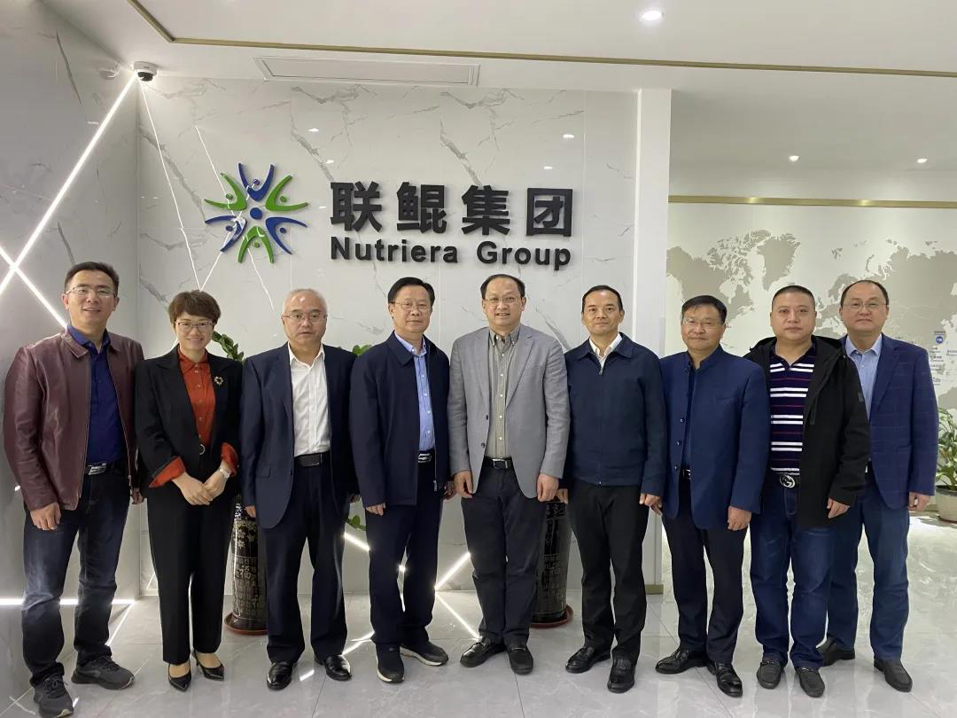 El vicealcalde Deng Yingjun de la ciudad de Jingzhou, provincia de Hubei y su delegación visitaron el Grupo Nutriera para realizar investigaciones e intercambios.